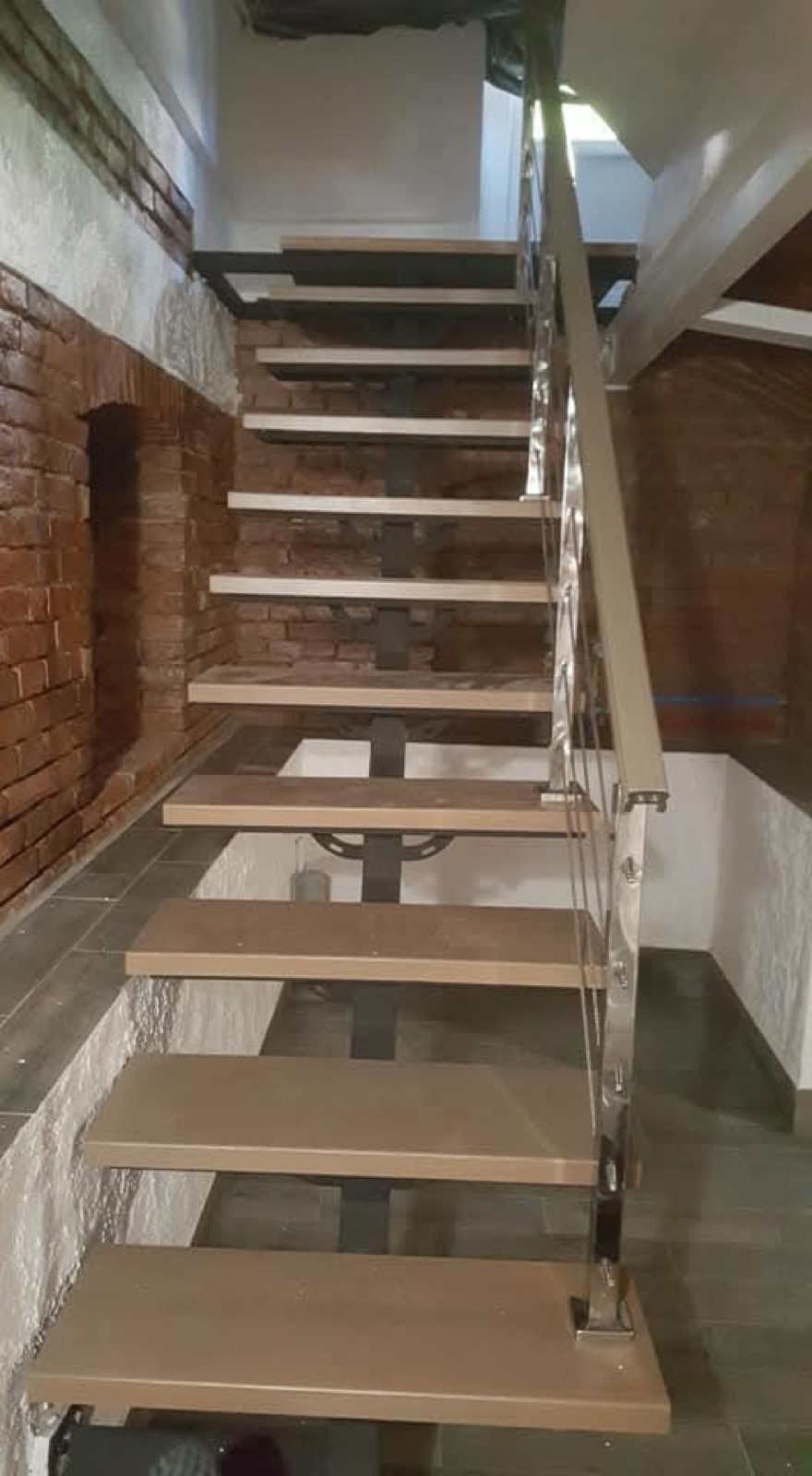 Realizacja schodów wewnętrznych ze stali